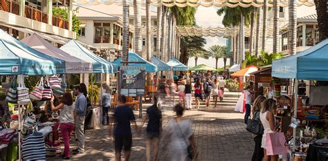 Shopping in Camana Bay 